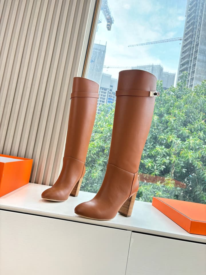 Hermès Classic Knee-High Boots – 2025FW in Assorted Buckle Riding Boots Display