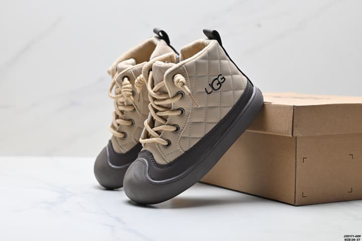 UGG Diamond Quilted Low Ankle Boots – Kids Collection in Cream And Black