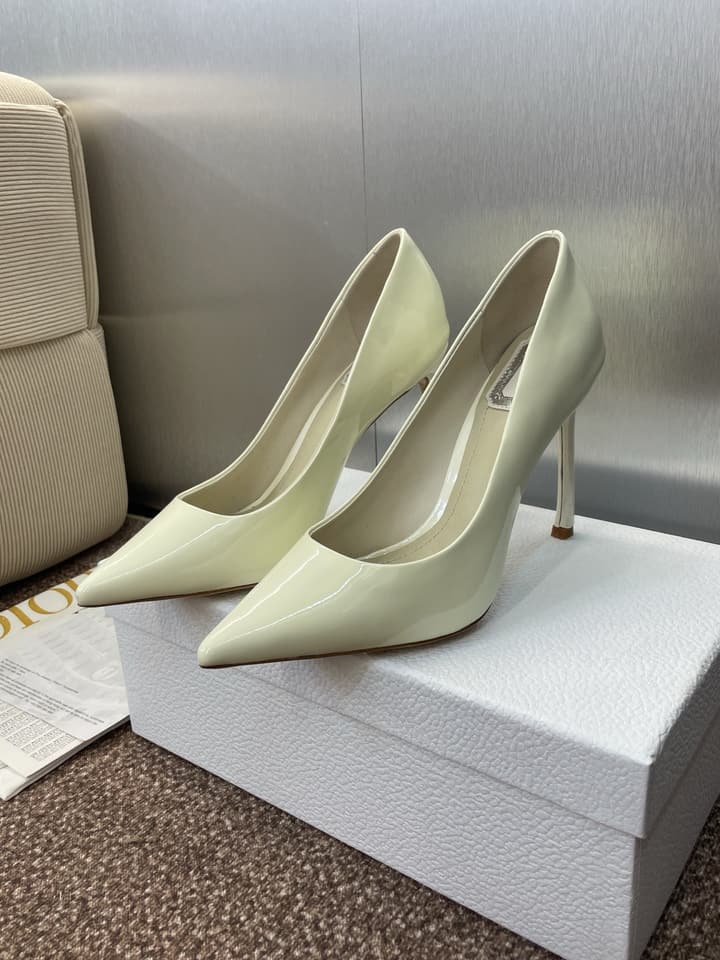 Dior CD Logo Pointed Toe Pumps – 2025 Spring/Summer Haute Couture Collection in Shiny Black Flat
