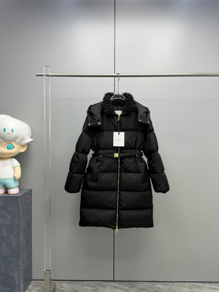 Moncler Briant Women's Hooded Down Coat – 2025 Collection in Black Down Jacket