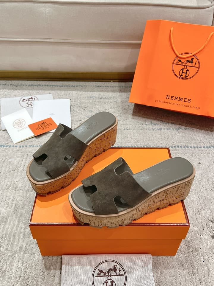 Hermès 2024 Spring/Summer Wedge Sandals – 2024 Spring/Summer Collection in White Leather