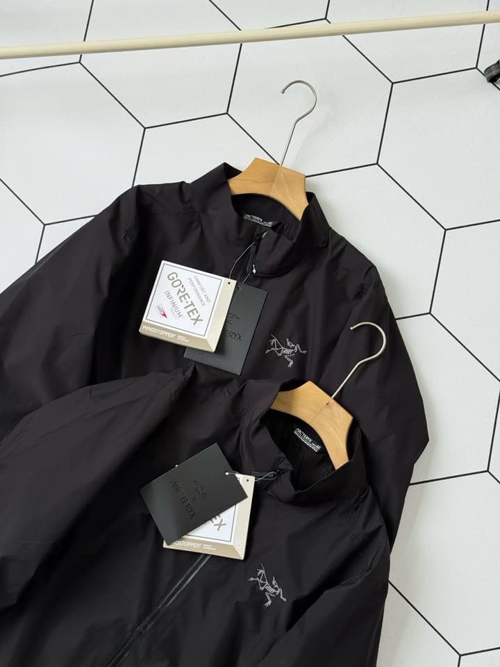 Arc'teryx Solano Windbreaker Jacket – 2025 Model in Black Solano Jacket