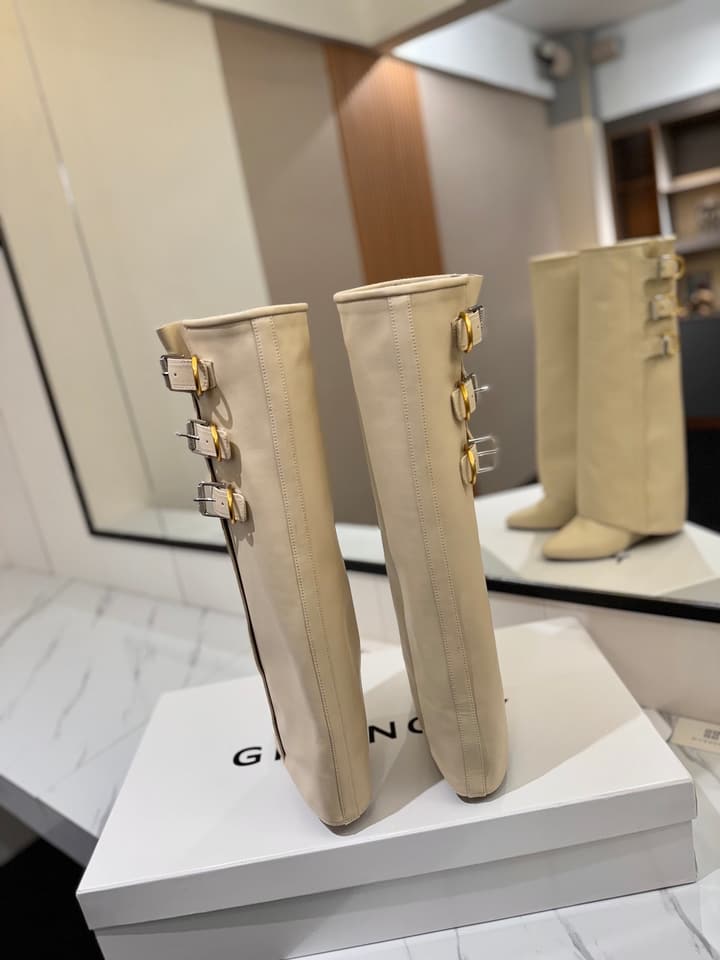 Givenchy Lock Detail Knee-High Boots – 2024 Spring/Summer Collection in Black