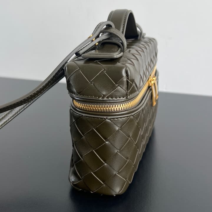 Bottega Veneta Intrecciato Vanity Case in Cream