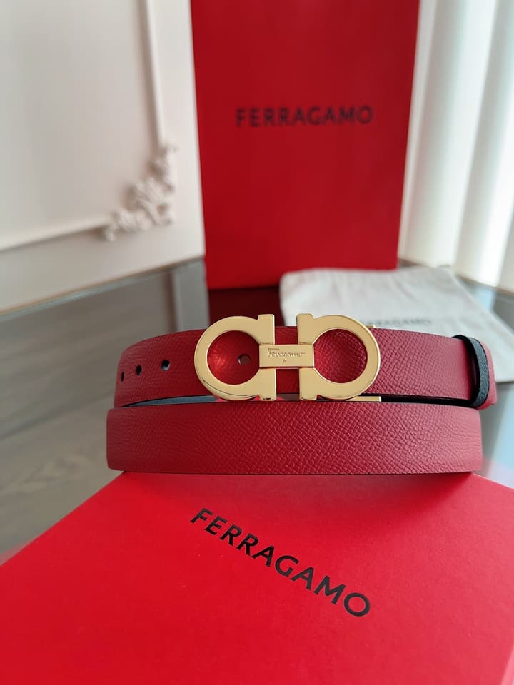 Ferragamo Women's Reversible Leather Belt in Black With Silver Buckle