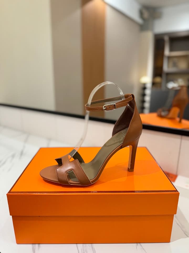 Hermès Classic Smooth Cowhide Pumps – 9cm in Caramel Brown