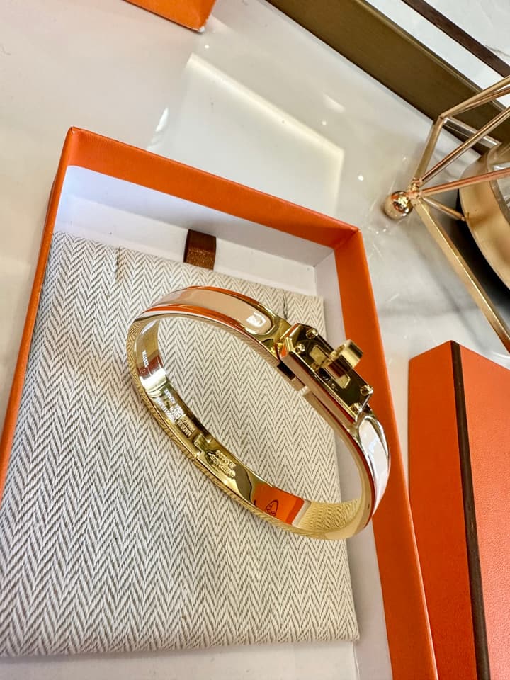 Hermès Enamel 18K Gold Bracelet