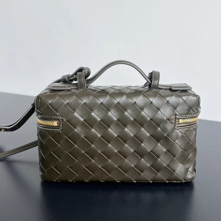 Bottega Veneta Intrecciato Vanity Case in Cream