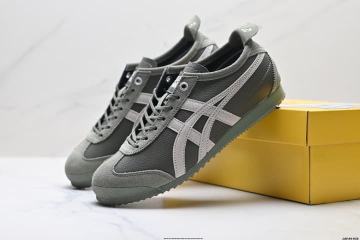Onitsuka Tiger MEXICO 66 DELUXE NIPPON MADE Sneakers in Deep Sage With Light Grey Stripes