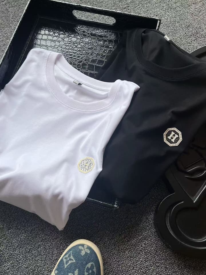 Hermès 80-Count Mulberry Silk H Logo T-Shirt – 2025 Collection in Classic Black