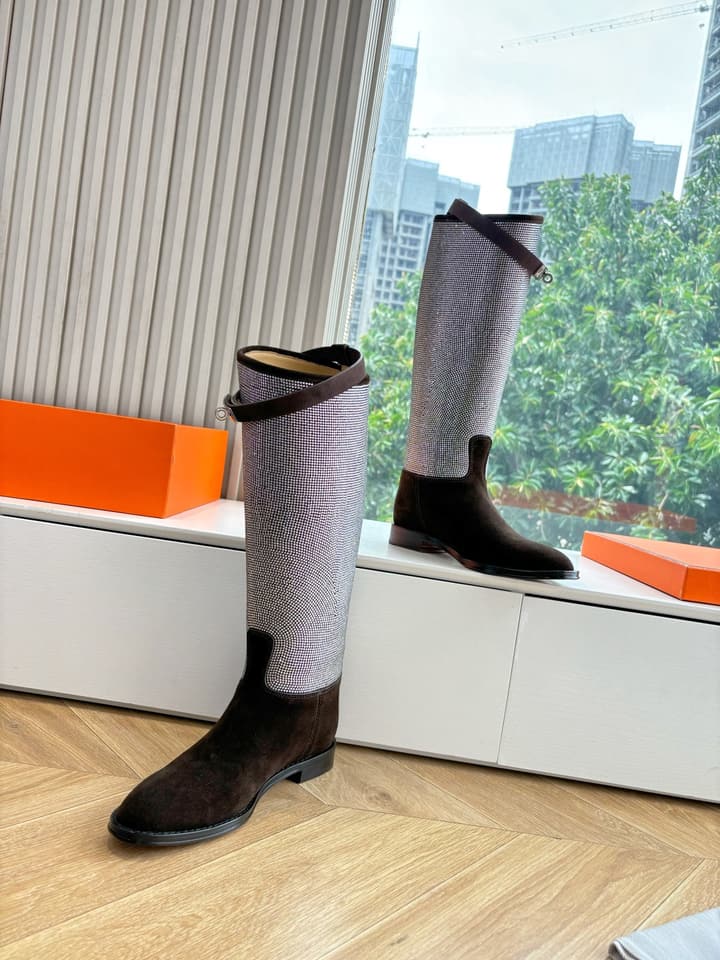 Hermès Classic Knee-High Boots – 2025 Autumn/Winter Collection in Two-tone Tan And Cream