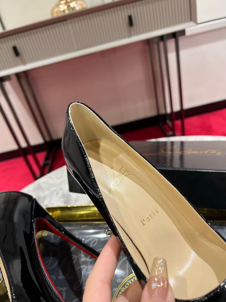 Christian Louboutin Classic Kate Patent Pumps in Black Patent Leather