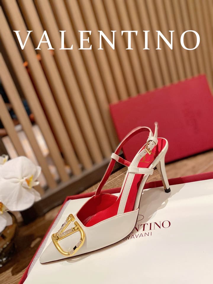 Valentino VLogo Signature Leather Pumps – 2022 Collection in Glossy Black With Red Lining
