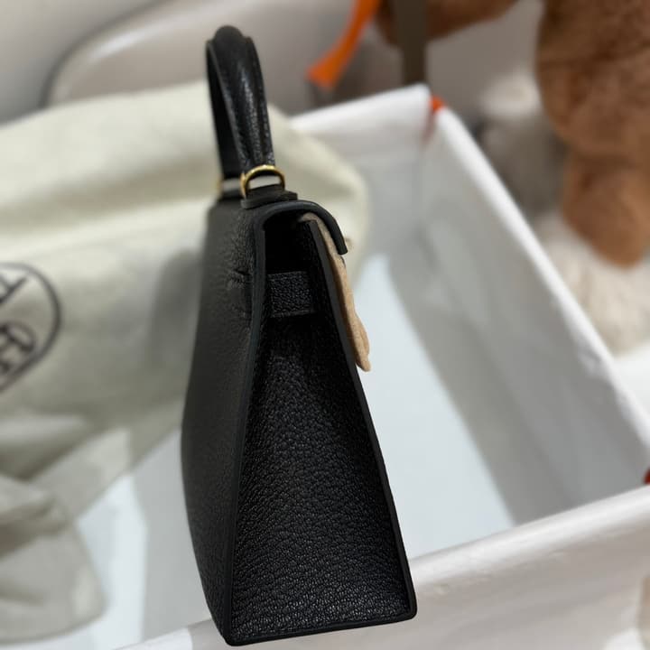 Hermès Mini Kelly 19 Bag in Black With Gold Hardware