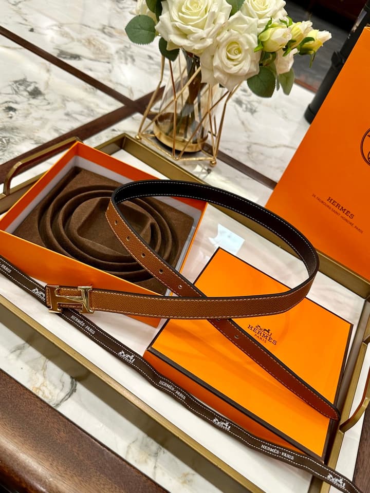 Hermès Classic Leather Belt – 2.5cm in Tan Textured With Polished Gold Buckle