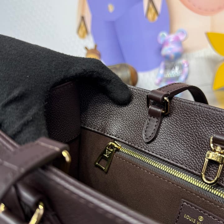 Louis Vuitton Onthego Medium Tote Bag – 2021 Spring in Dark Chocolate Brown