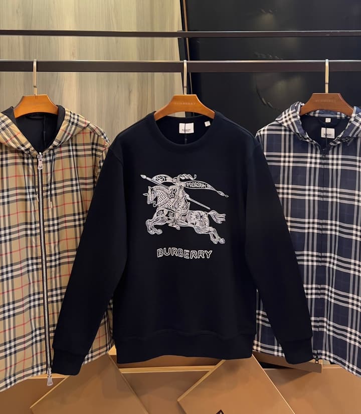 Burberry Equestrian Knight Embroidered Cotton Sweatshirt in Black Equestrian Knight Sweatshirt