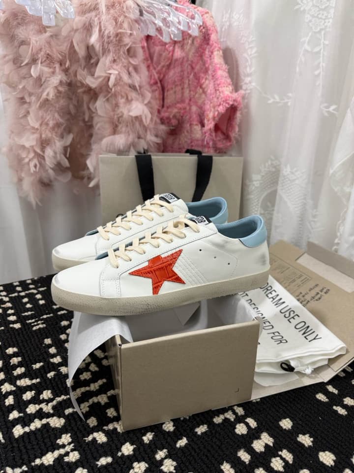 Golden Goose Super Star Leather Sneakers in Black Star Black Heel
