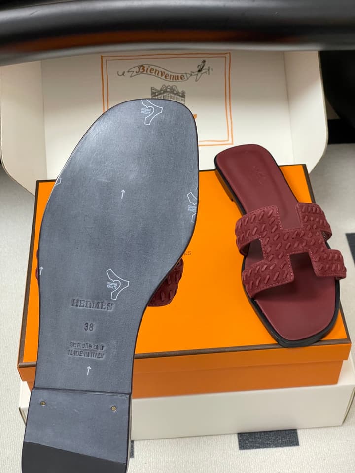 Hermès Oran Woven Suede Sandals – 2025 Collection in Black Leather