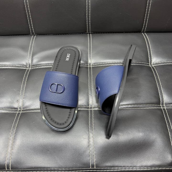 Dior Men's Pebbled Leather and Suede Slides – Spring/Summer Collection 2025 in Black Pebbled Leather Cross Strap
