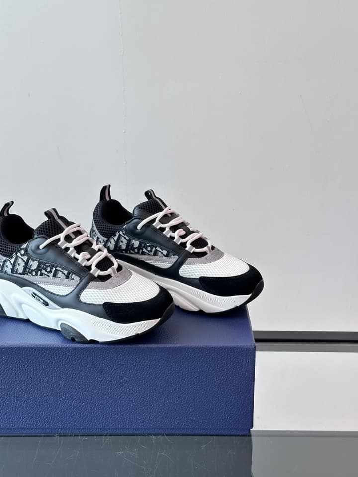 Dior B22 Retro Jogging Sneakers in Black And White Oblique