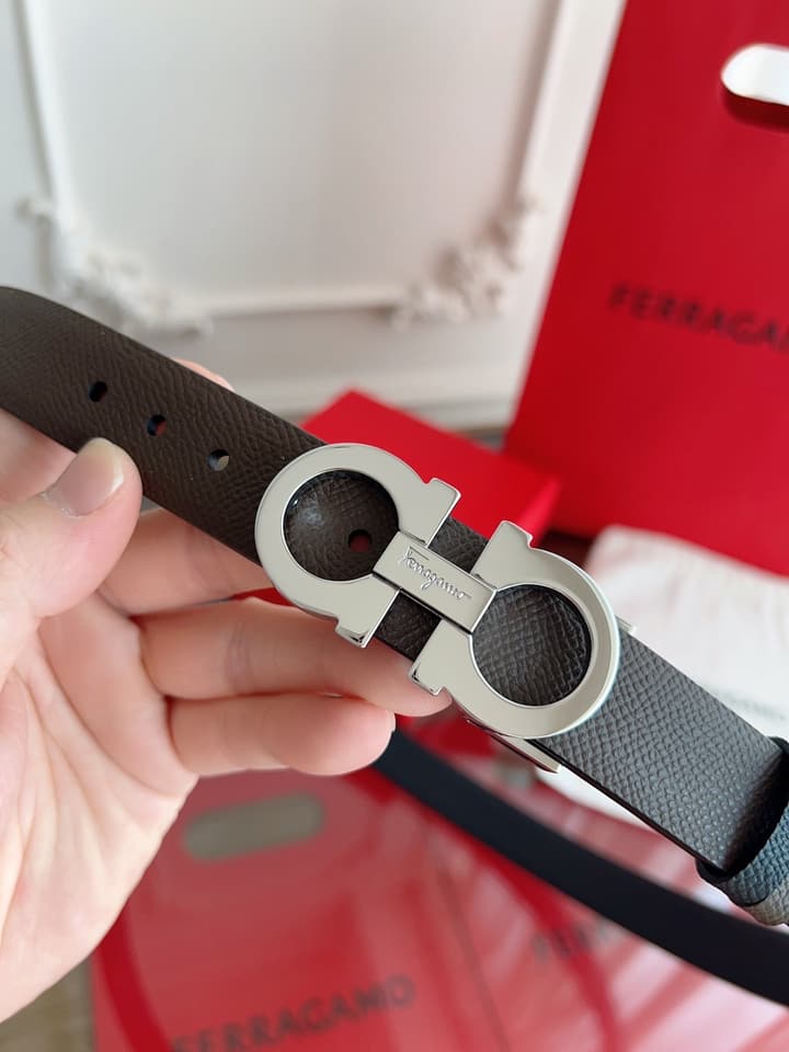 Ferragamo Women's Reversible Leather Belt in Black With Silver Buckle