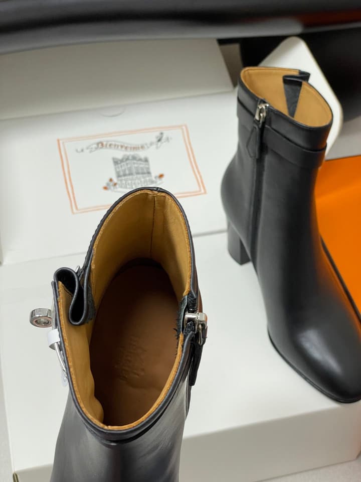 Hermès Saint Germain Kelly Buckle Ankle Boots – 25FW in Black