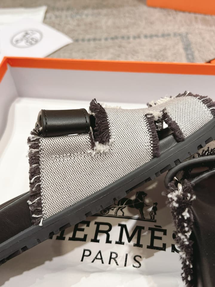 Hermès Chypre Leather Unisex Slides – 2023SS in Blush Pink