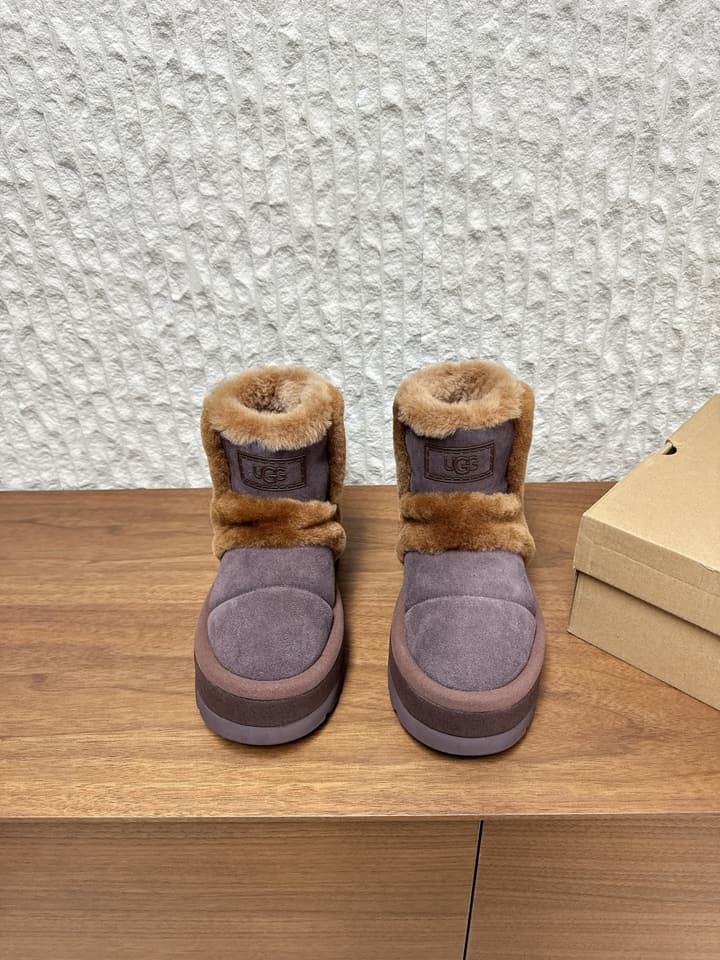 UGG Closed-Toe Fur-Lined Slippers – Autumn/Winter Collection in Black