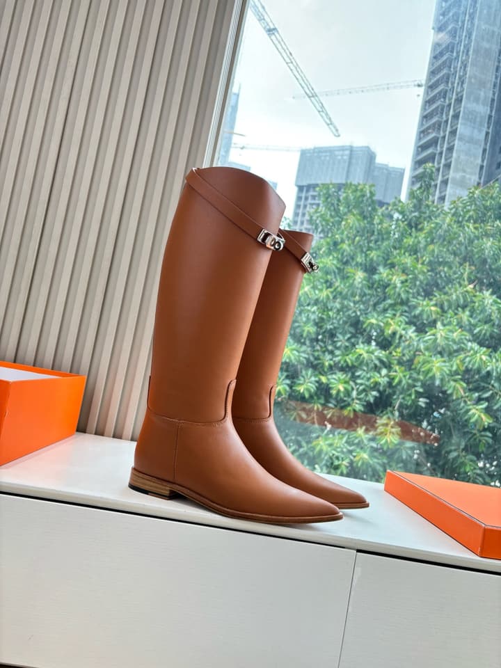 Hermès Classic Knee-High Boots – 2025 Autumn/Winter Collection in Two-tone Tan And Cream