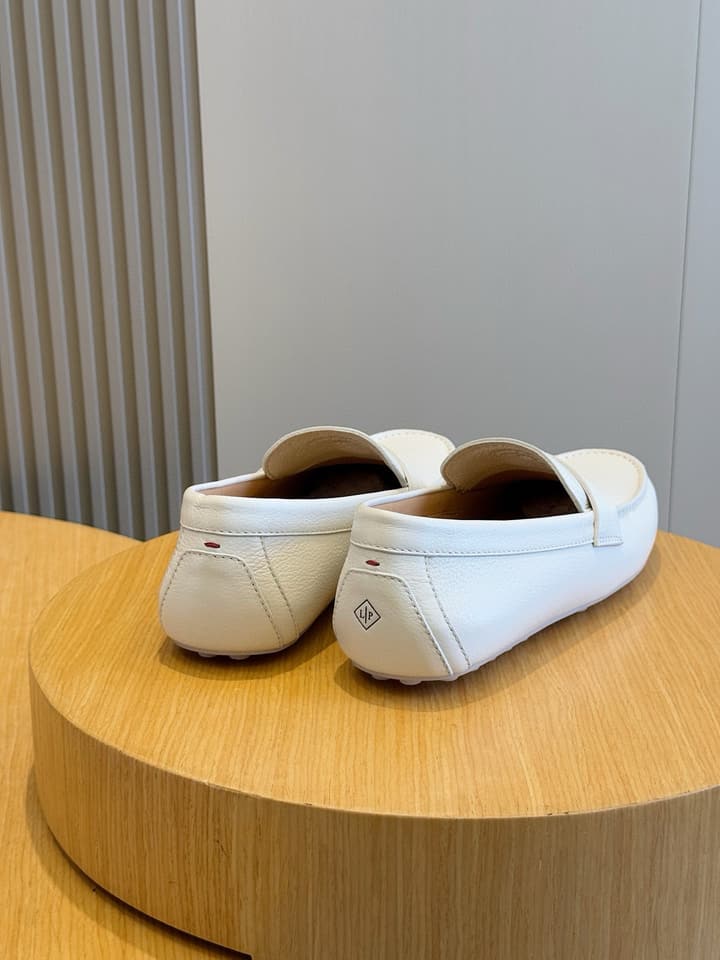 Loro Piana LP Italian Handmade Driving Shoes in Beige Suede Moccasin