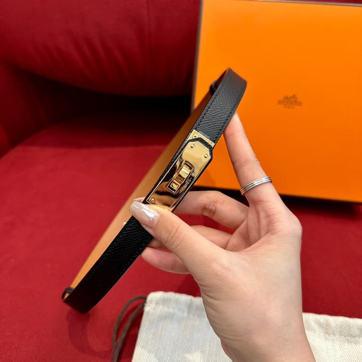 Hermès Kelly Epsom Leather Belt in Black Leather With Gold Hardware