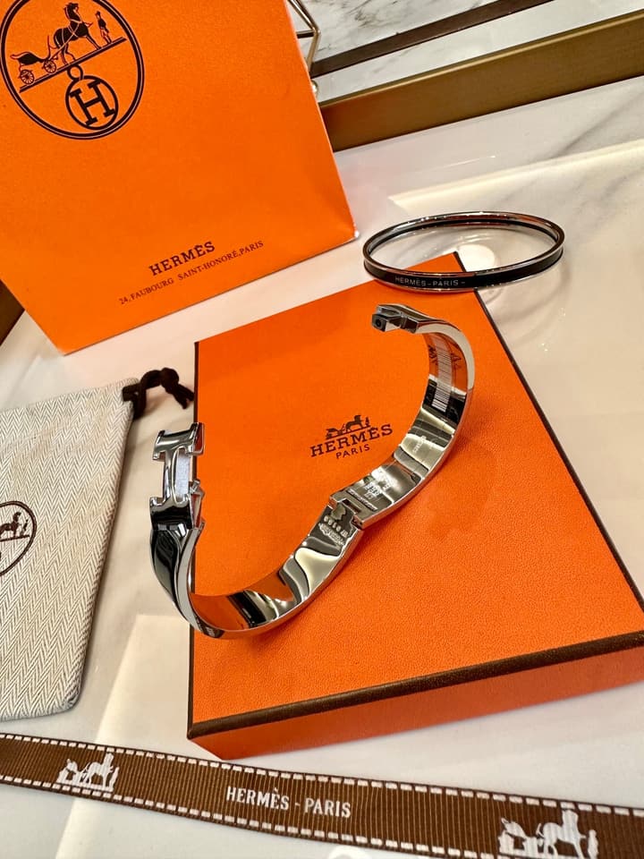 Hermès H-Letter Oval Enamel Bracelet