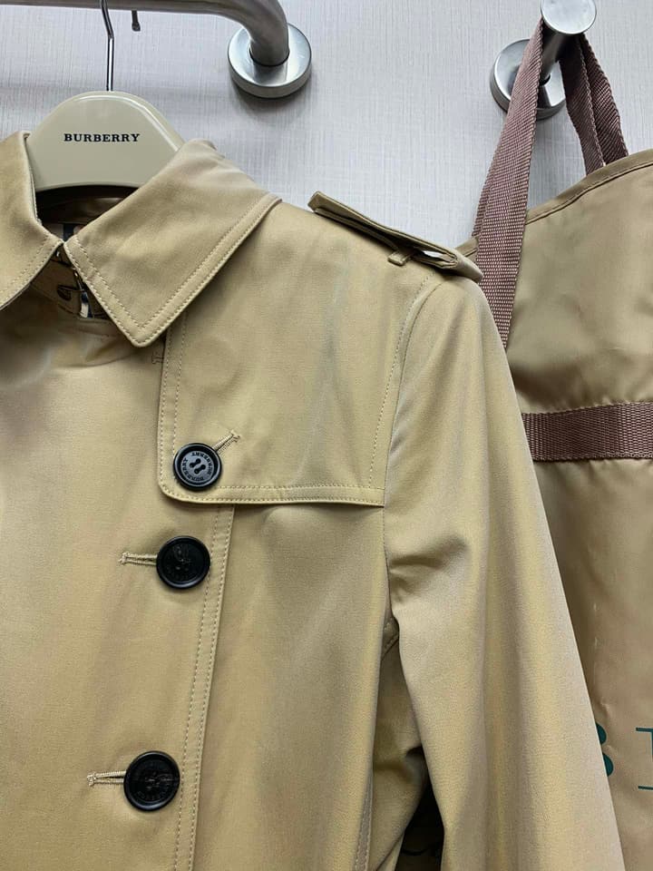 Burberry Sandringham Women's Trench Coat in Navy