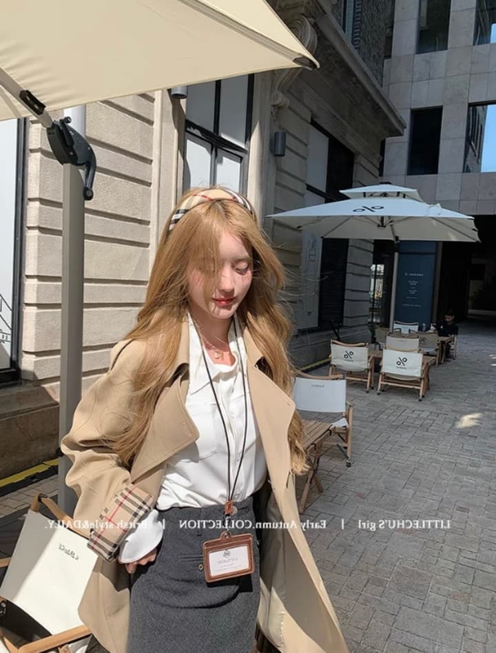 Burberry Short Trench Coat in Short Khaki Trench Coat