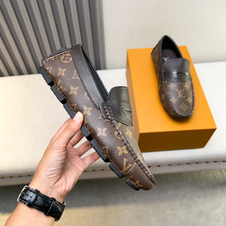 Louis Vuitton Pebbled Leather Driving Shoes in Black Textured Leather
