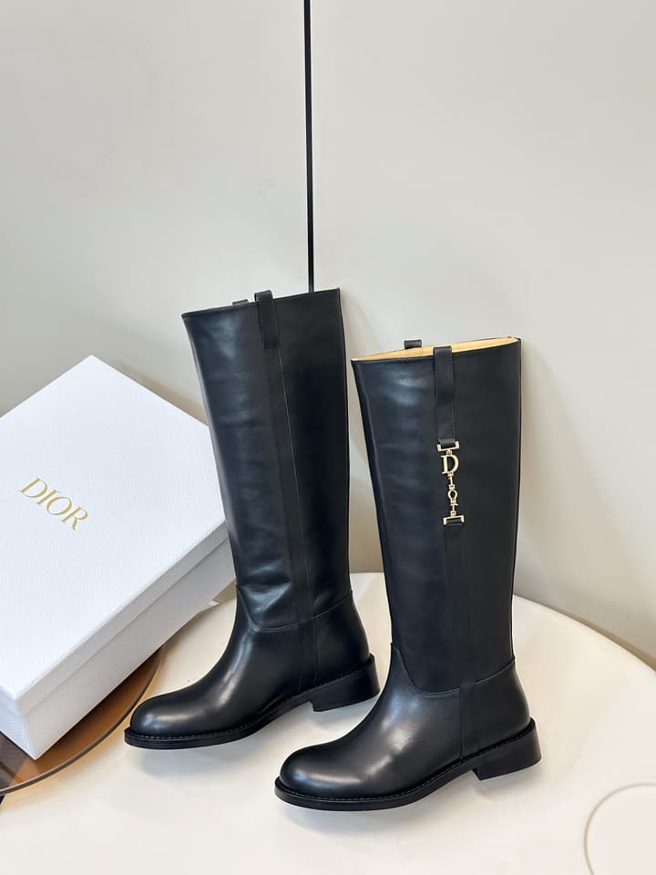 Dior Chain-Embellished Leather Riding Boots – 26FW