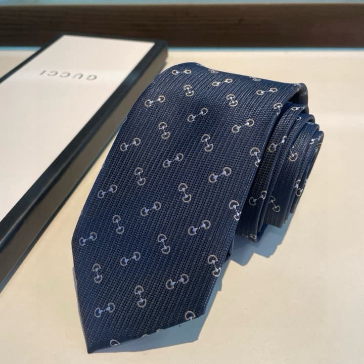 Gucci Men's Jacquard Silk Tie in Black Gg Pattern