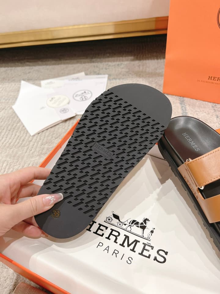 Hermès Chypre Leather Unisex Slides – 2023SS in Blush Pink