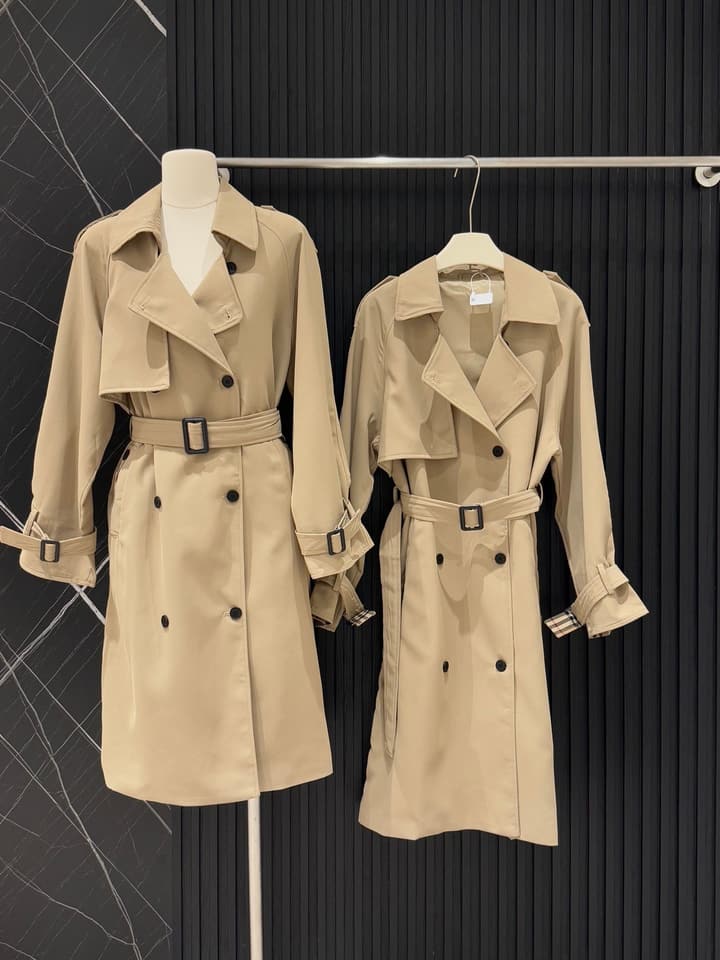 Burberry Short Trench Coat in Short Khaki Trench Coat