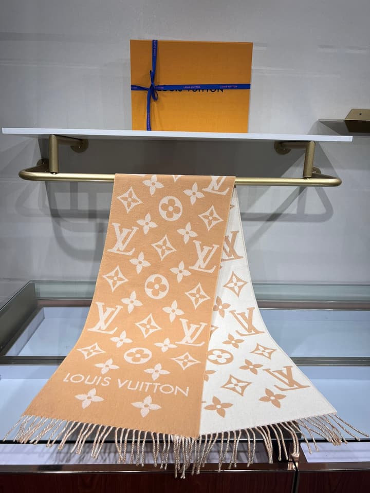 Louis Vuitton Monogram Wool Shawl – 2022 Collection in Beige