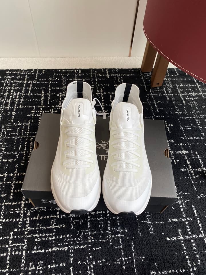 Arc'teryx Konseal Lt Hiking Shoes in All White