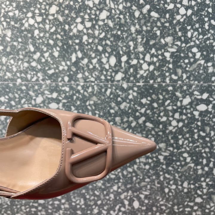 Valentino Patent Leather Pumps – New Collection in Apricot