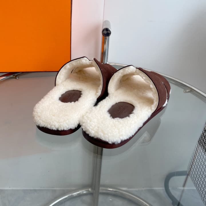 Hermès Izmir Classic H Wool Slippers in Black