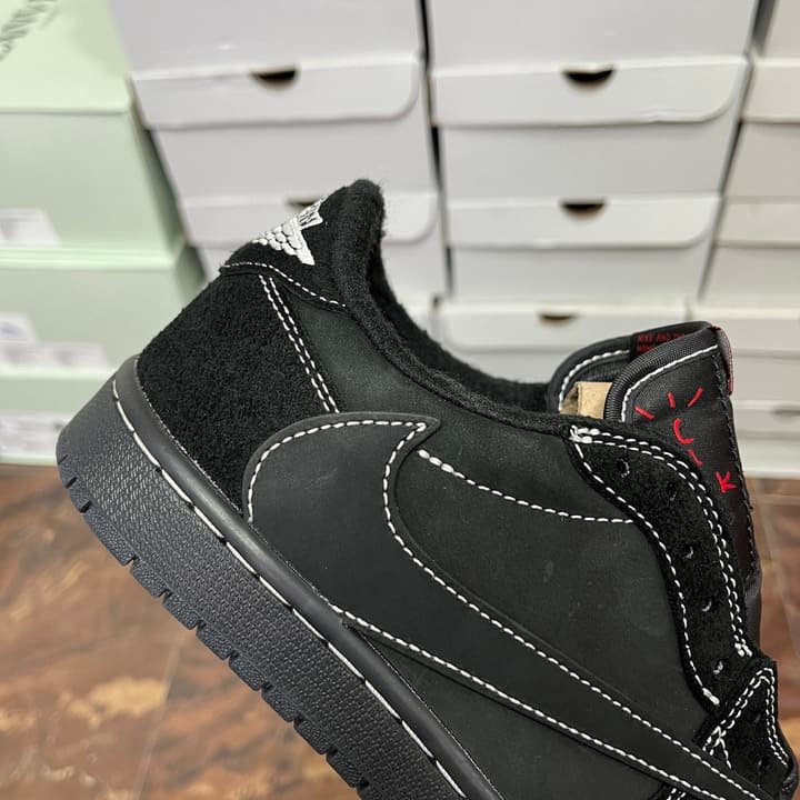 Jordan Travis Scott x Air Jordan 1 Low OG Sneakers