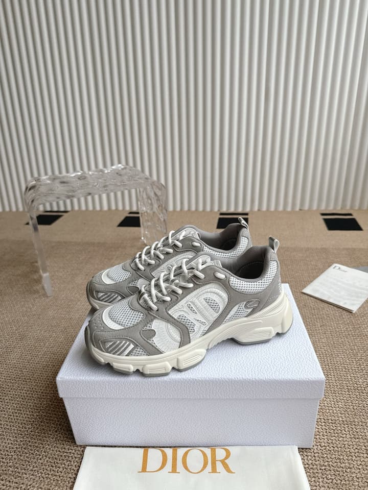 Dior Vibe Sneakers in Gold