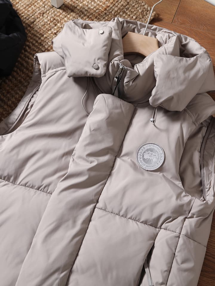 Canada Goose Convertible Puffer Jacket in Classic Black