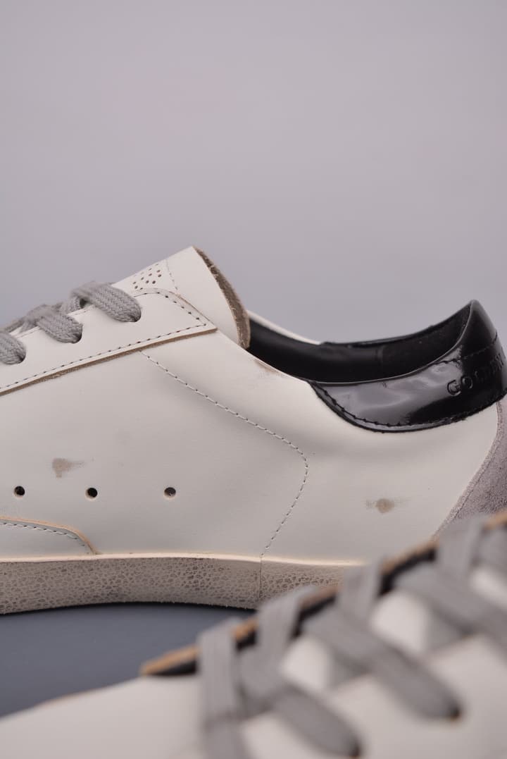 Golden Goose Super Star Distressed Sneakers – 2023 Collection in White With Navy Heel