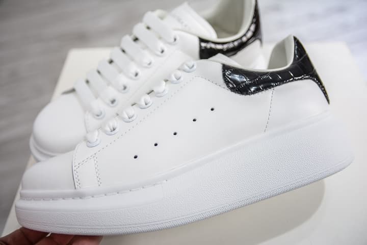 Alexander McQueen Oversized Low-Top Sneakers in Green