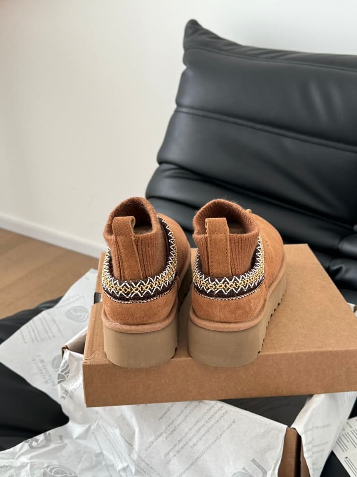UGG Sheepskin Snow Boots – Autumn/Winter Essential in Dark Grey Suede